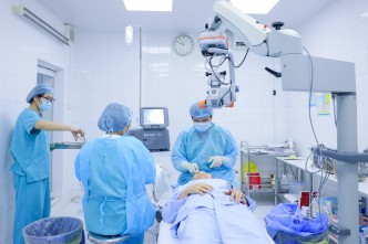 thuy-tinh-the-da-tieu-lentis:-tu-khong-tin-den-bi-thuyet-phuc