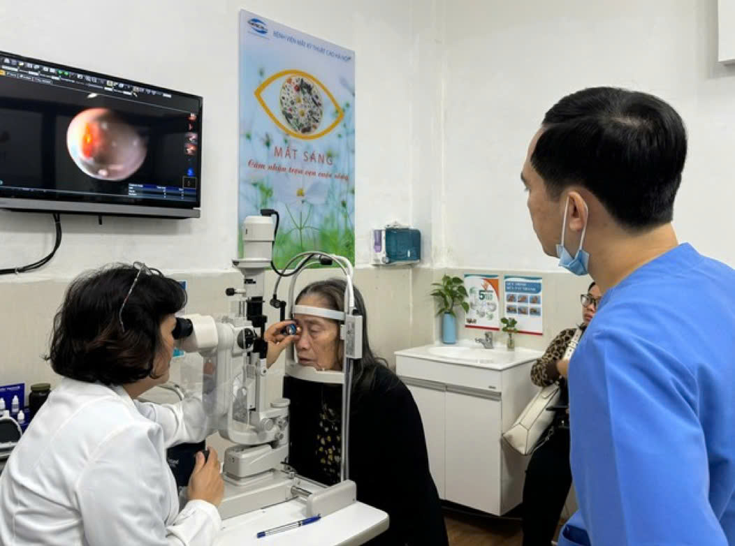 hitec-tim-lai-thi-luc-tuoi-thanh-xuan-cho-nguoi-benh-duc-thuy-tinh-the